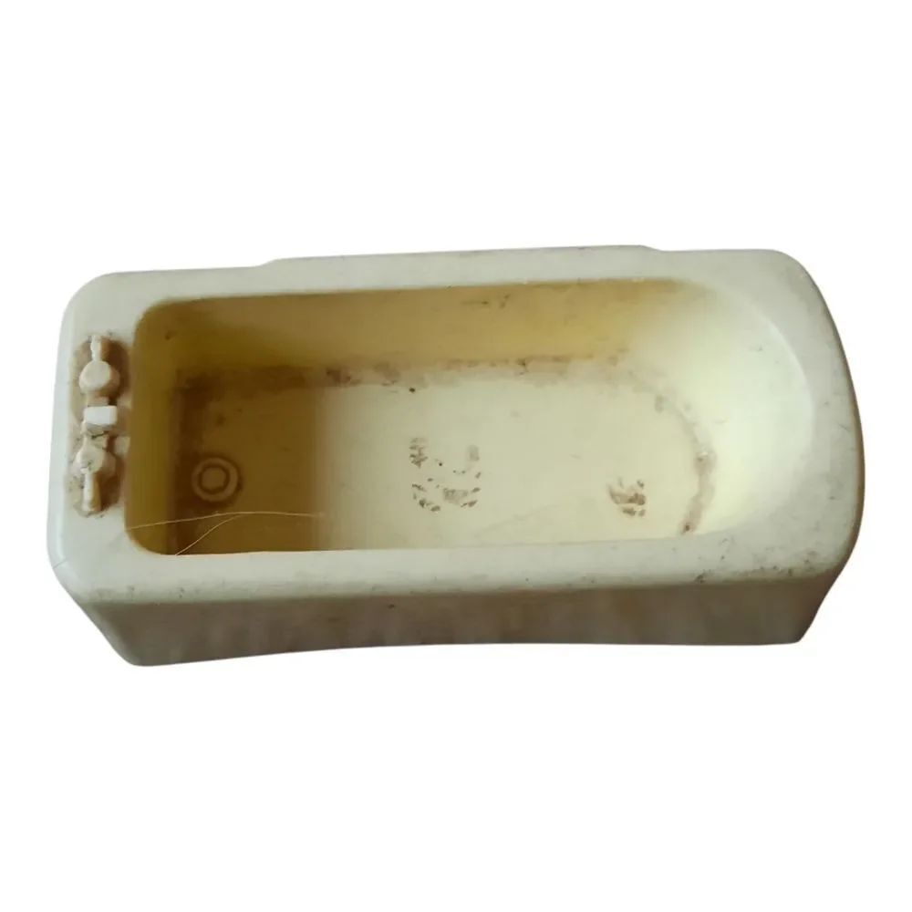 Elegant Cream Bathtub for Home Bath